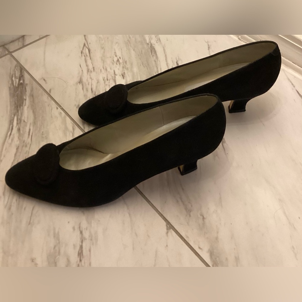 Liz Claiborne Black Suede Pumps